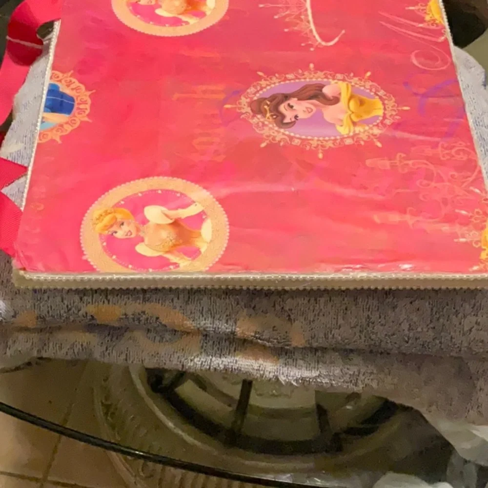 Arts and Crafts Show White Mirror with 4 of the Disney Princesses, NWT